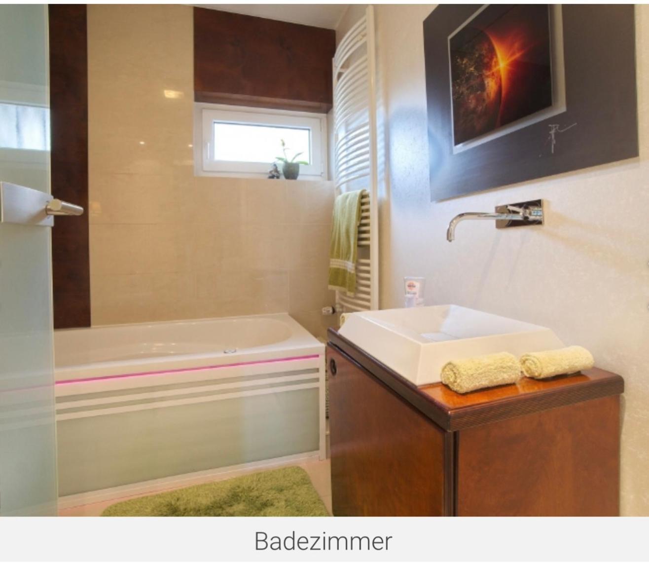 Beste Lage In Bochum Sehr Hochwertige, Individuelle Wohnung Als Hotelalternative Mit Suedterrasse, Pkw-Stellplatz, Wallbox U.V.M. Esterno foto